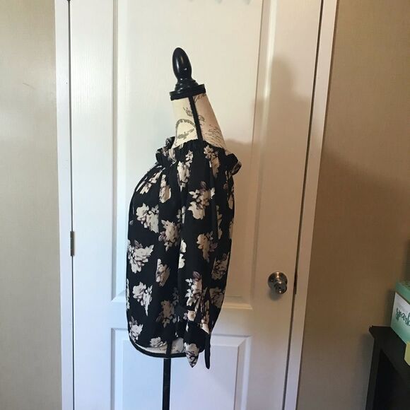 Time to Be Peasant Blouse Small Black Floral - Picture 6 of 13